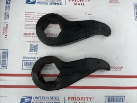 66-30200 READYLIFT Front Leveling Torsion Kit Chevy Gmc