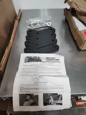 RC0403 ROUGH COUNTRY Front Boomerang Lift Shackles