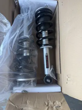 RC501065A ROUGH COUNTRY Leveling Strut Kit 1500 Chevy Gmc