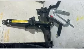 P566 VOLVO Jack Tools Kit XC90